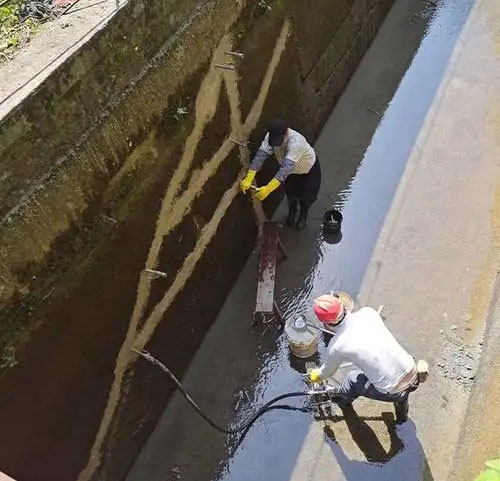 马湾镇污水池堵漏